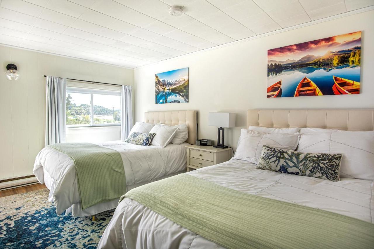 Friars Bay Inn&Cottages Welshpool Exteriör bild