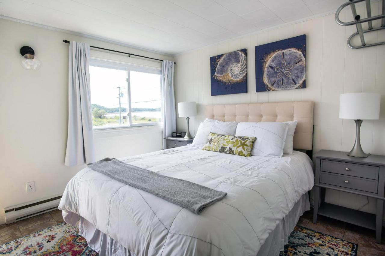Friars Bay Inn&Cottages Welshpool Exteriör bild