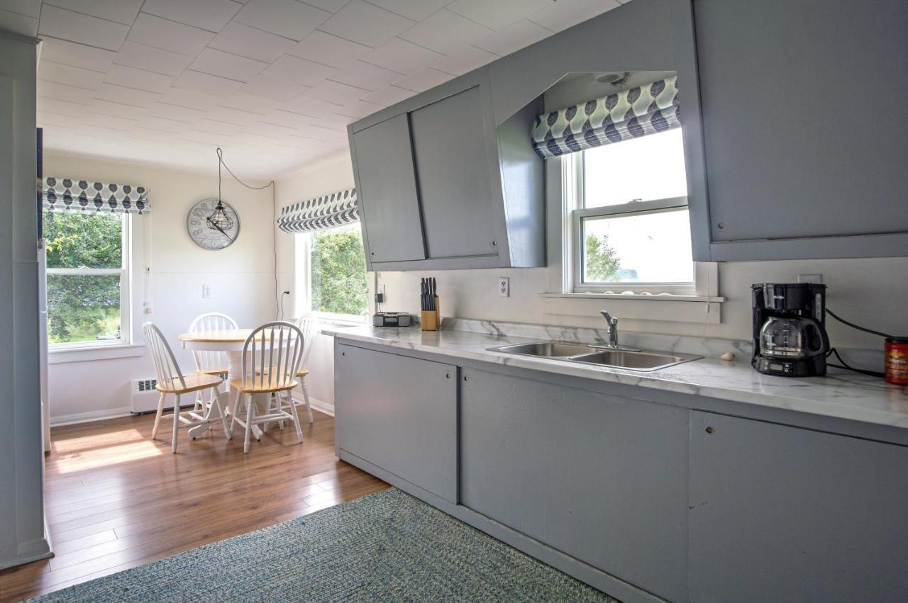 Friars Bay Inn&Cottages Welshpool Exteriör bild